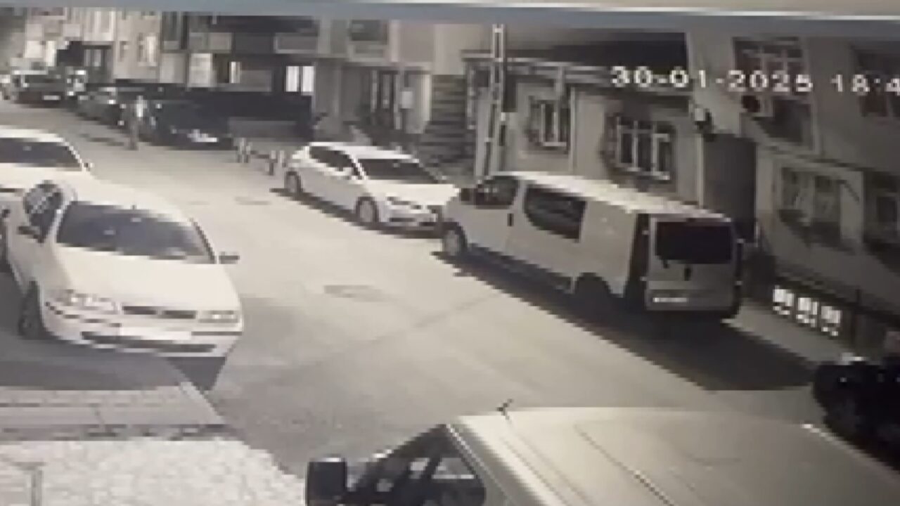 Eyüpsultan 'da ailesini katleden şüphelinin binadan çıkışı!