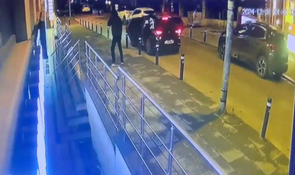Kadıköy'de kuyumcudan 4 milyon liralık hırsızlık kamerada