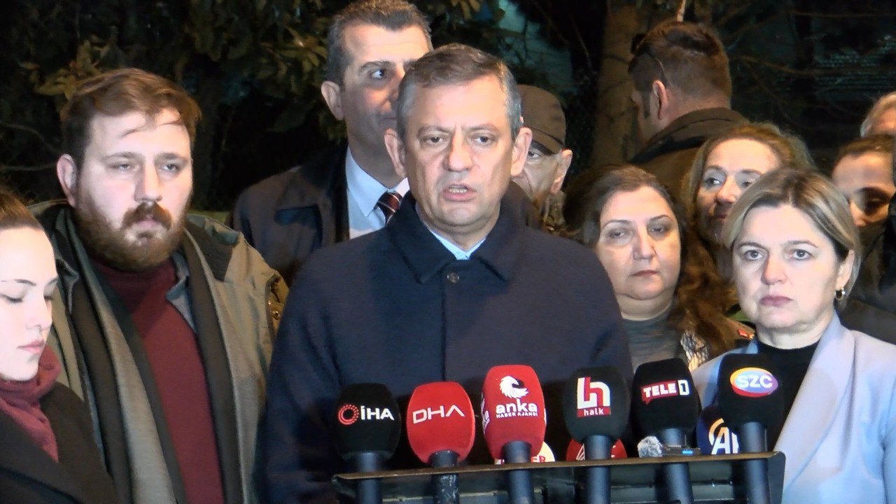 Özgür Özel , Rıza Akpolat'ı cezaevinde ziyaret etti
