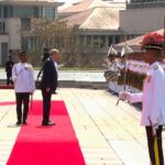 Cumhurbaşkanı Erdoğan, Malezya Başbakanı Enver İbrahim tarafından resmi törenle karşılandı
