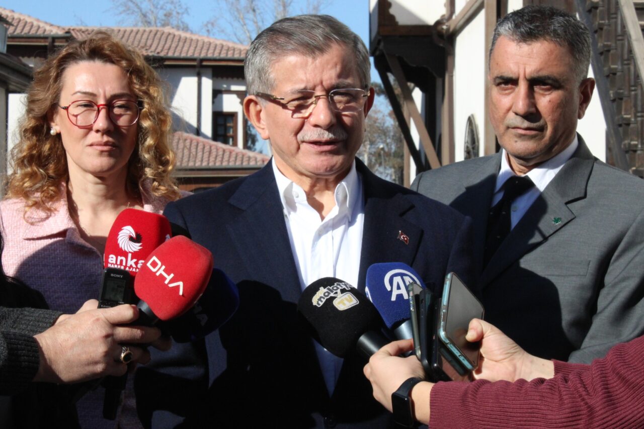 Ahmet Davutoğlu : Türkiye'nin kapasitesi bu değil