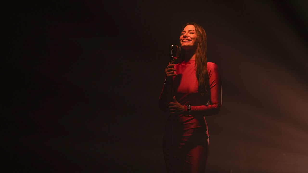 Demet Özdemir ‘Eşref Rüya’ için bir albüm kadar şarkı okudu