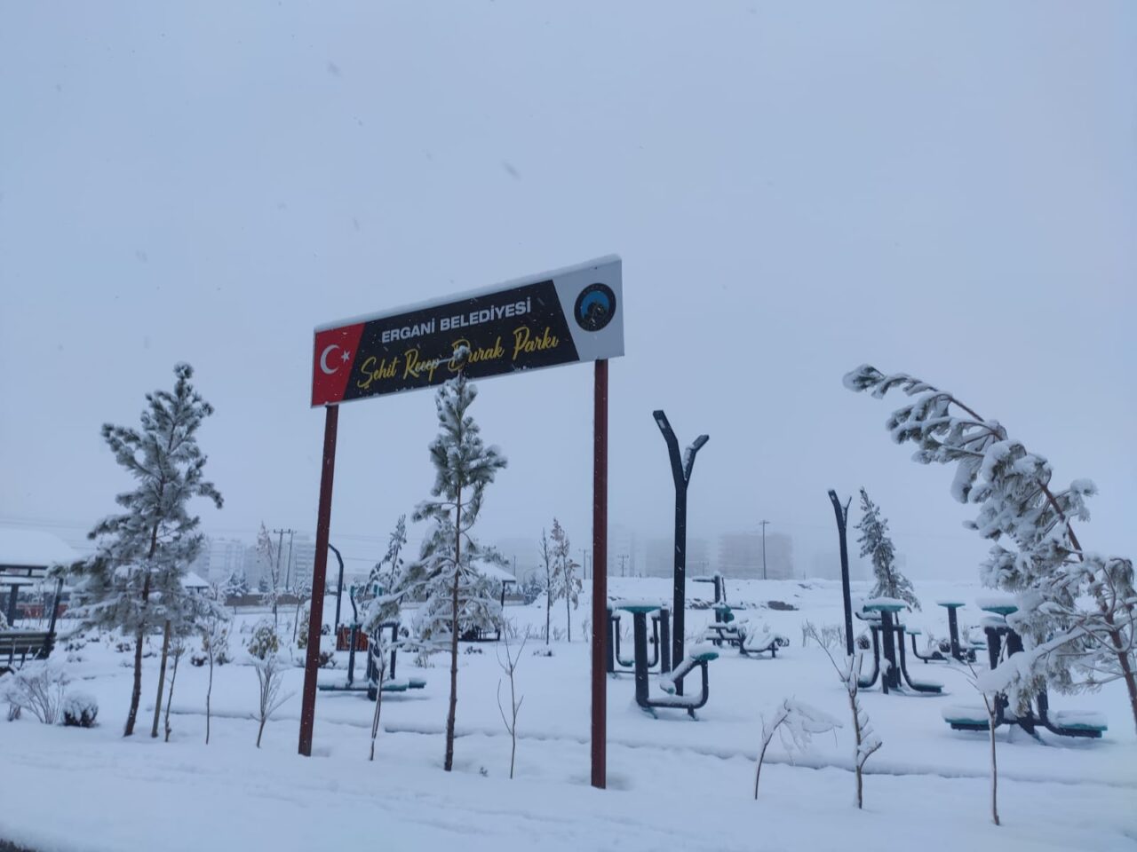 Diyarbakır 'da kar; Çermik'te taşımalı eğitime ara, Silvan'da 22 yerleşim yeri ulaşıma kapandı