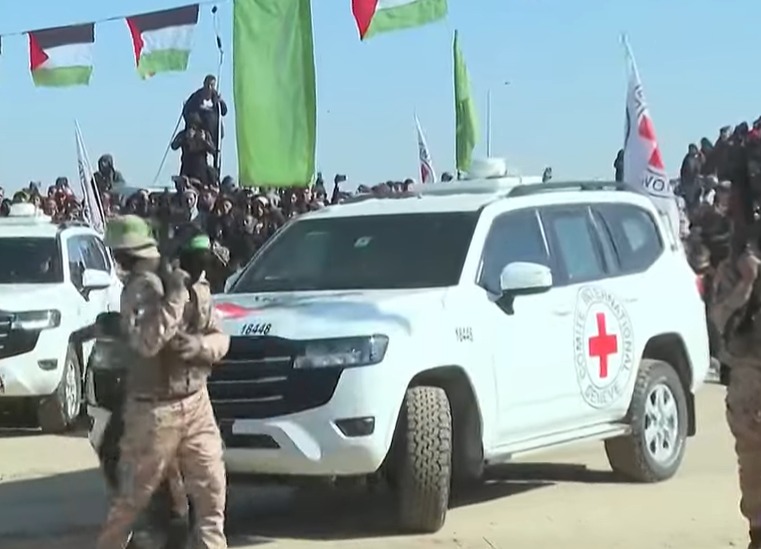 Hamas, 3 İsrailli esiri Kızılhaç'a teslim etti