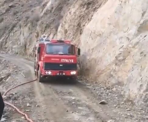 Riskli kayalara itfaiyeden 'yapay heyelan 'lı müdahale