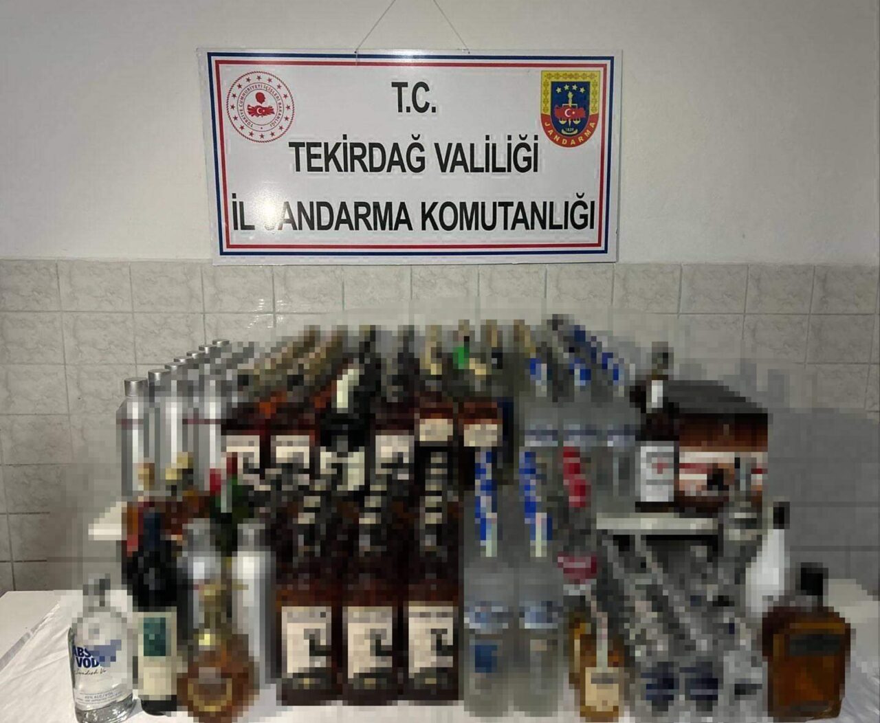 Tekirdağ 'da 5 bin litre etil alkol ele geçirildi; 4 gözaltı