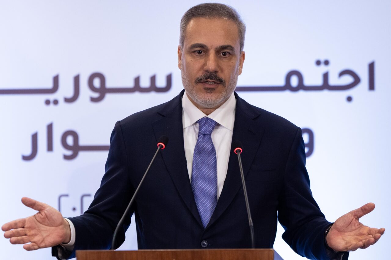 Bakan Fidan, Amman'da Ürdün, Irak, Lübnan ve Suriye dışişleri ve savunma bakanları ile genelkurmay ve istihbarat başkanlarının katılımıyla gerçekleştirilen toplantının ardından ortak basın toplantısında konuştu. Fotoğraf: Ankara, (DHA)