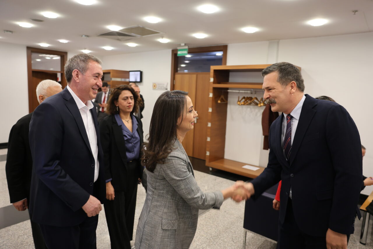 DEM Parti Eş Genel Başkanları Tülay Hatimoğulları ve Tuncer Bakırhan, siyasi partilerle ikinci tur görüşmeleri kapsamında TİP Genel Başkanı Erkan Baş ile görüştü. Fotoğraf: Ankara, (DHA)