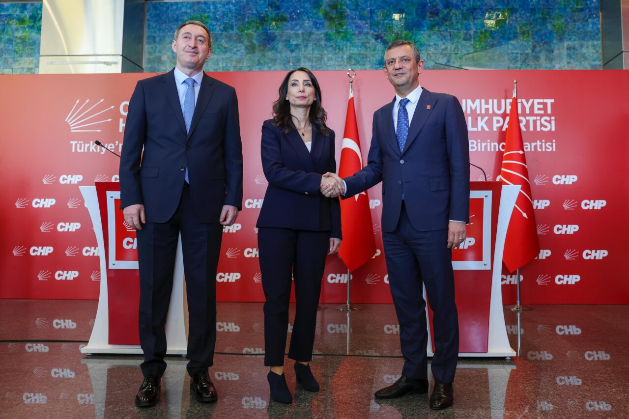 CHP Genel Başkanı Özgür Özel DEM Parti'li Bakırhan ve Hatimoğulları ile görüştü.