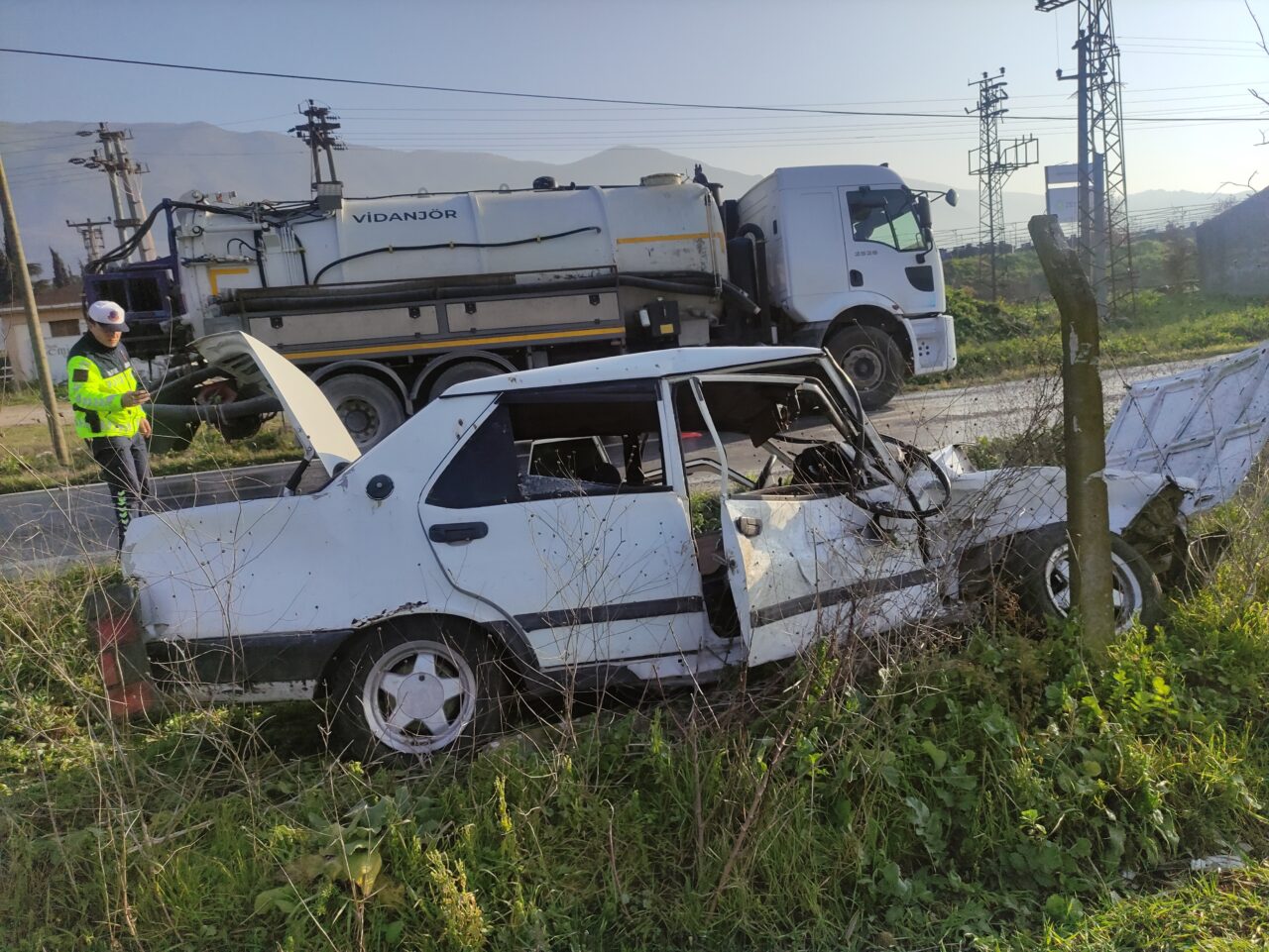 Bursa 'da hafif ticari araç ile otomobil çarpıştı: 5 yaralı