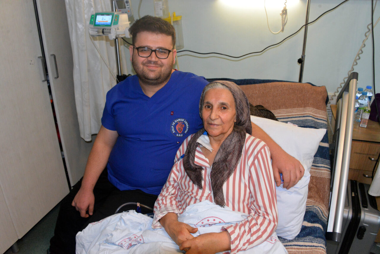 Yoğun bakımda kanaması başlayan hasta, hemşiresinin kanıyla hayata tutundu
