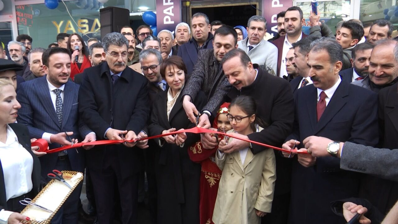 Anahtar Parti Genel Başkanı Yavuz Ağıralioğlu, Teşkilatlanmamızı tamamladık. Kongrelerimizi gerçekleştirdik. Seçime girme hakkımızla ilgili büyük kurultayımızı 20 Nisan’da yapıyoruz dedi. Fotoğraf: Elazığ, (DHA)