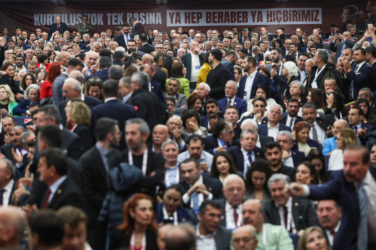 CHP'nin 21. Olağanüstü Kurultayı Başladı: Özgür Özel Tek Aday
