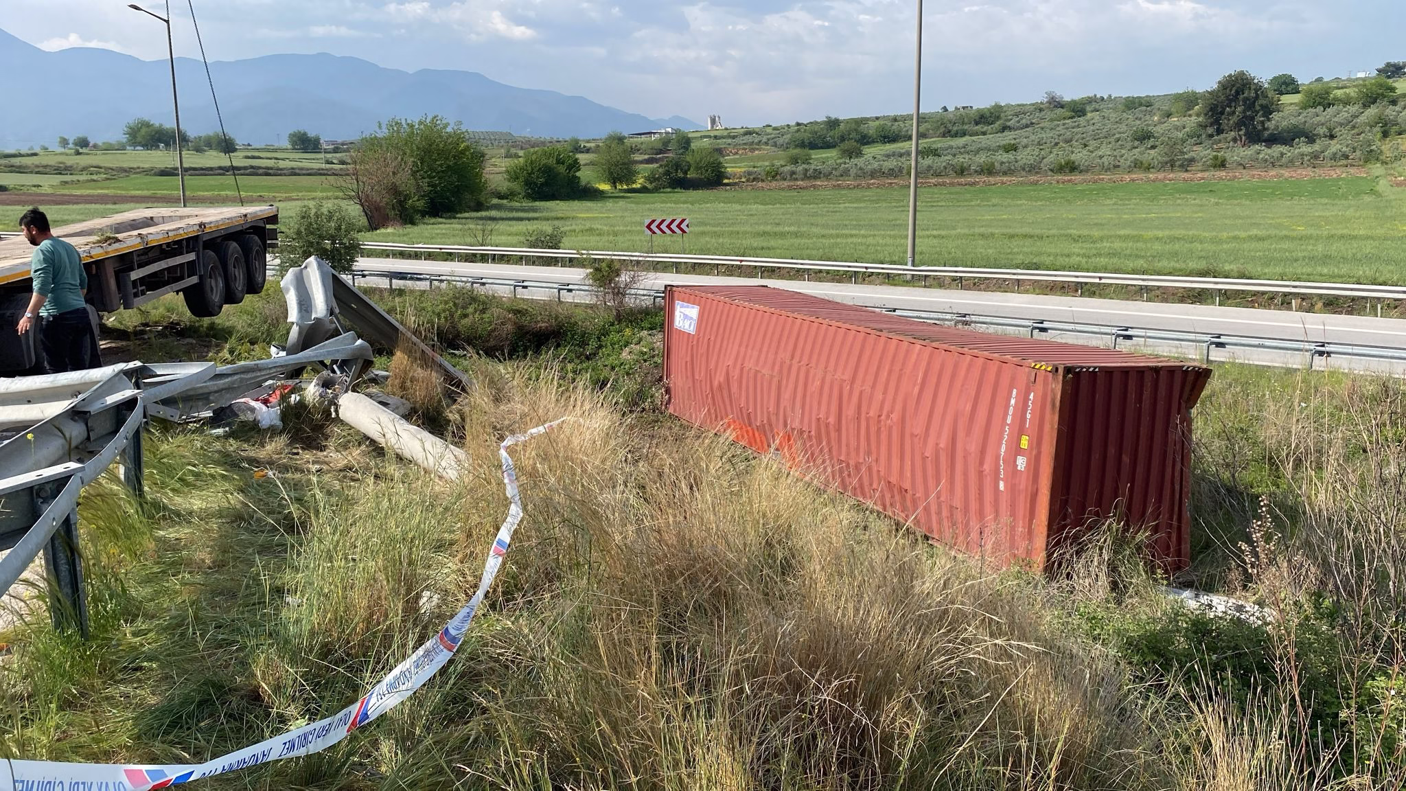 Osmaniye'de TIR Devrildi: Sürücüsü Hayatını Kaybetti !