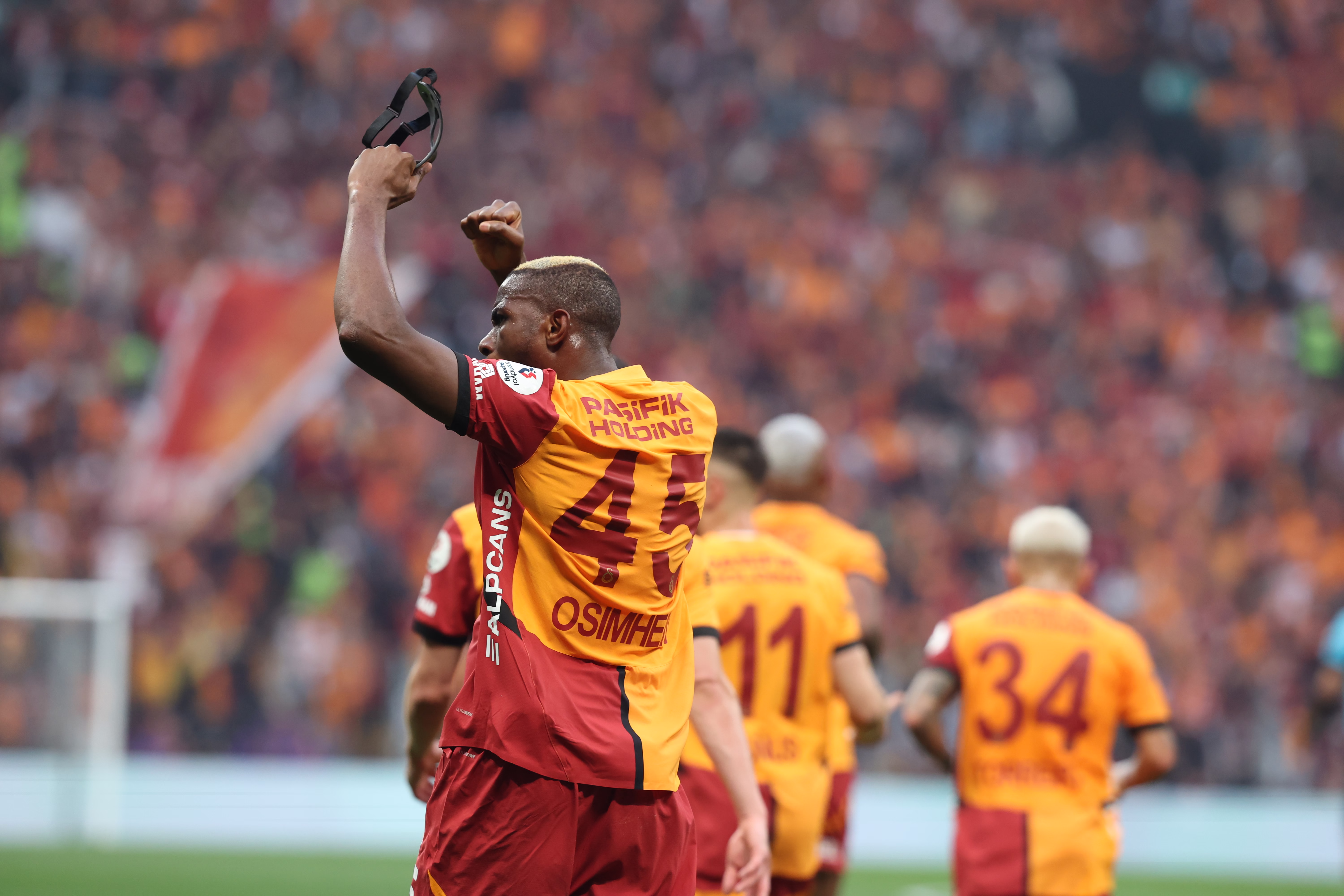 "Bu Sezonun Hikayesi Tek Kelimeyle: Galatasaray!"