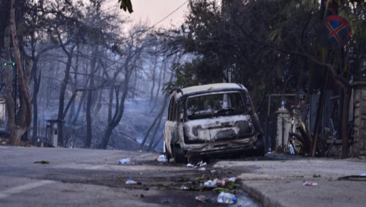 Çanakkale’de başlayan ve geniş bir alana yayılan orman yangınları ikinci gününde devam ederken, 3 köy tahliye edildi. İşte Detaylar...