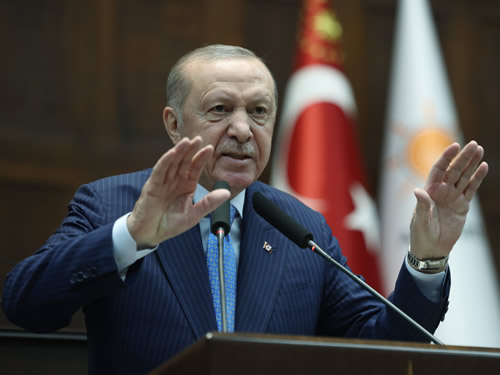 Erdoğan: Bayrağa Uzanan Ellerden Hesap Sorulacak Cumhurbaşkanı Erdoğan, AK Parti TBMM Grup Toplantısı’nda Türk bayrağına yönelik