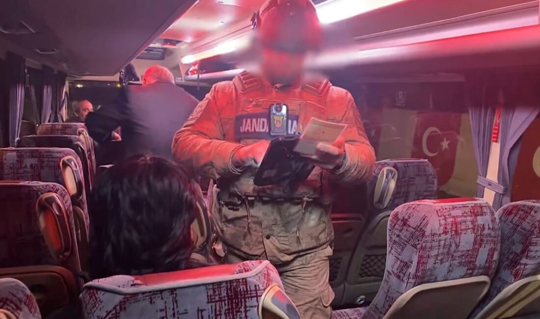 81 İlde Göçmen Kaçakçılarına Büyük Denetim İçişleri Bakanı Ali Yerlikaya, 81 ilde eş zamanlı düzenlenen denetimlerde