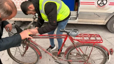 Konya’da “Kışın İşe Bisikletle Gitme Günü” kapsamında ücretsiz bisiklet tamiri,