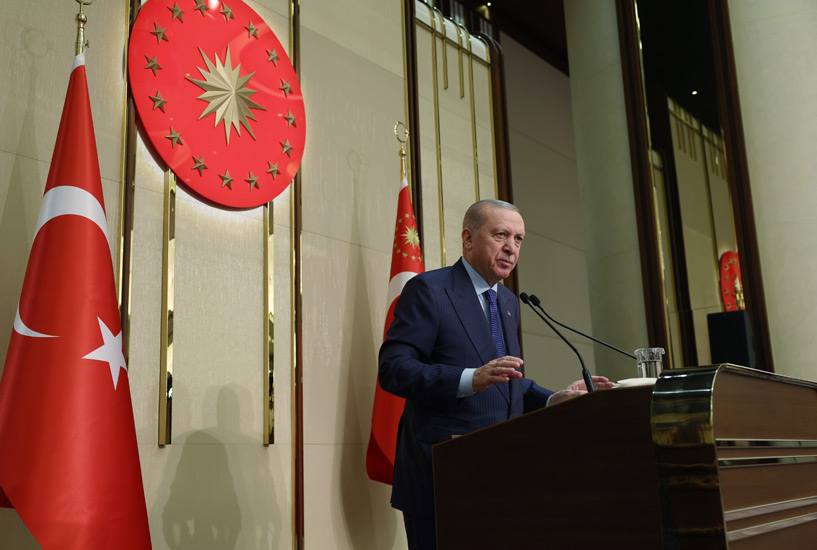 Cumhurbaşkanı Erdoğan: Ülkenin Her Karışında Huzur ve Güven Var Cumhurbaşkanı Erdoğan, güvenlik güçleriyle iftar programında yaptığı konuşmada Türkiye’nin dört