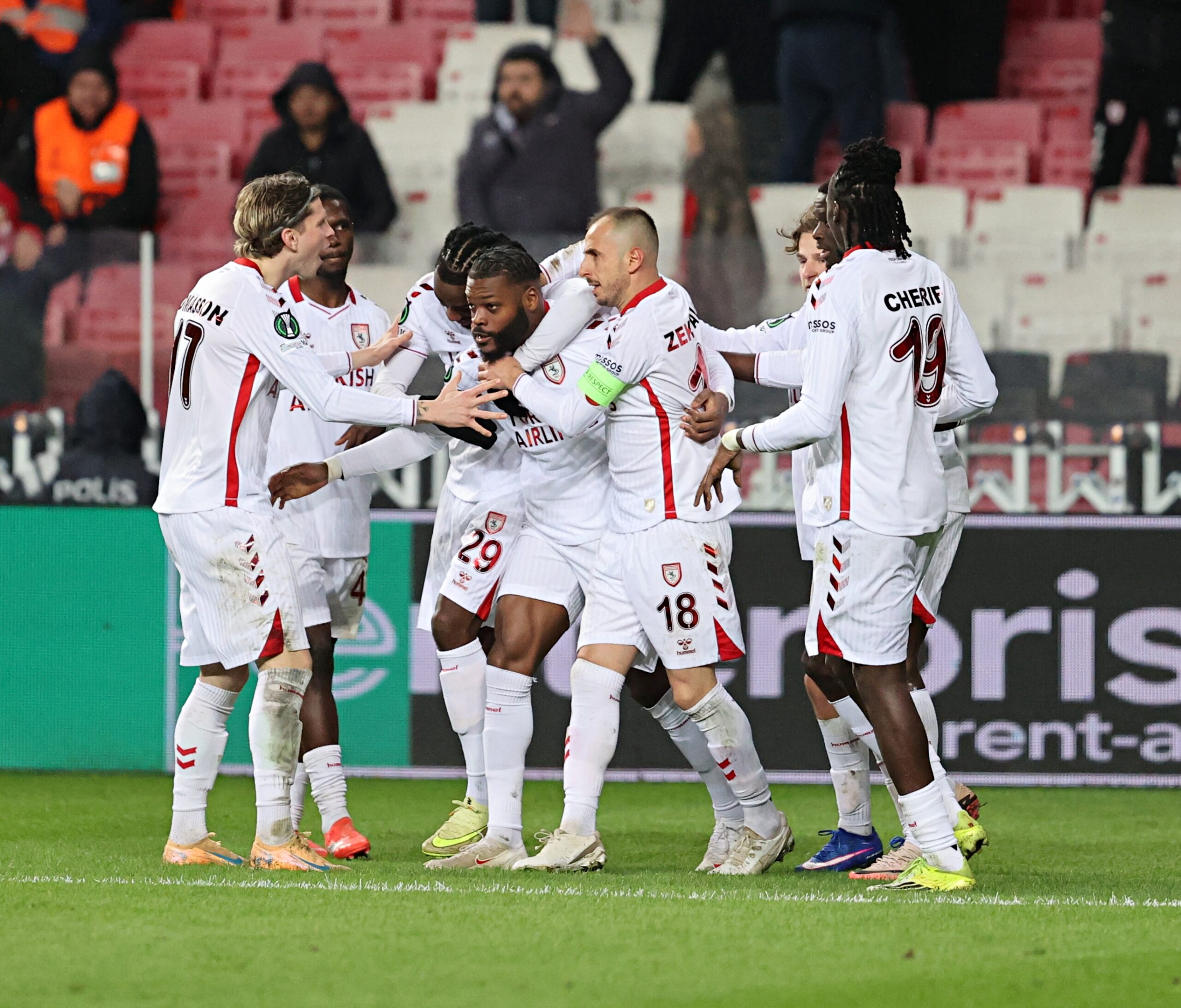 Samsunspor’dan Avrupa’da Tarihi Gece UEFA Konferans Ligi play-off rövanşında Shkëndija’yı 4-0 mağlup eden Samsunspor,