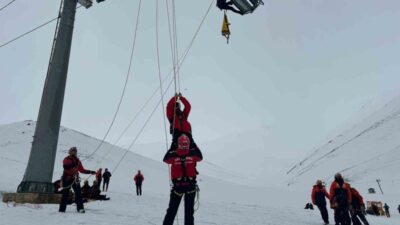 Van’ın Gevaş ilçesindeki Abalı Kayak Merkezi’nde AFAD koordinasyonunda düzenlenen çığ