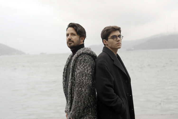 Mavi Gri’den Murat Güneş’le Duygusal Düet Alternatif müziğin sevilen gruplarından Mavi Gri, söz ve müziği Murat